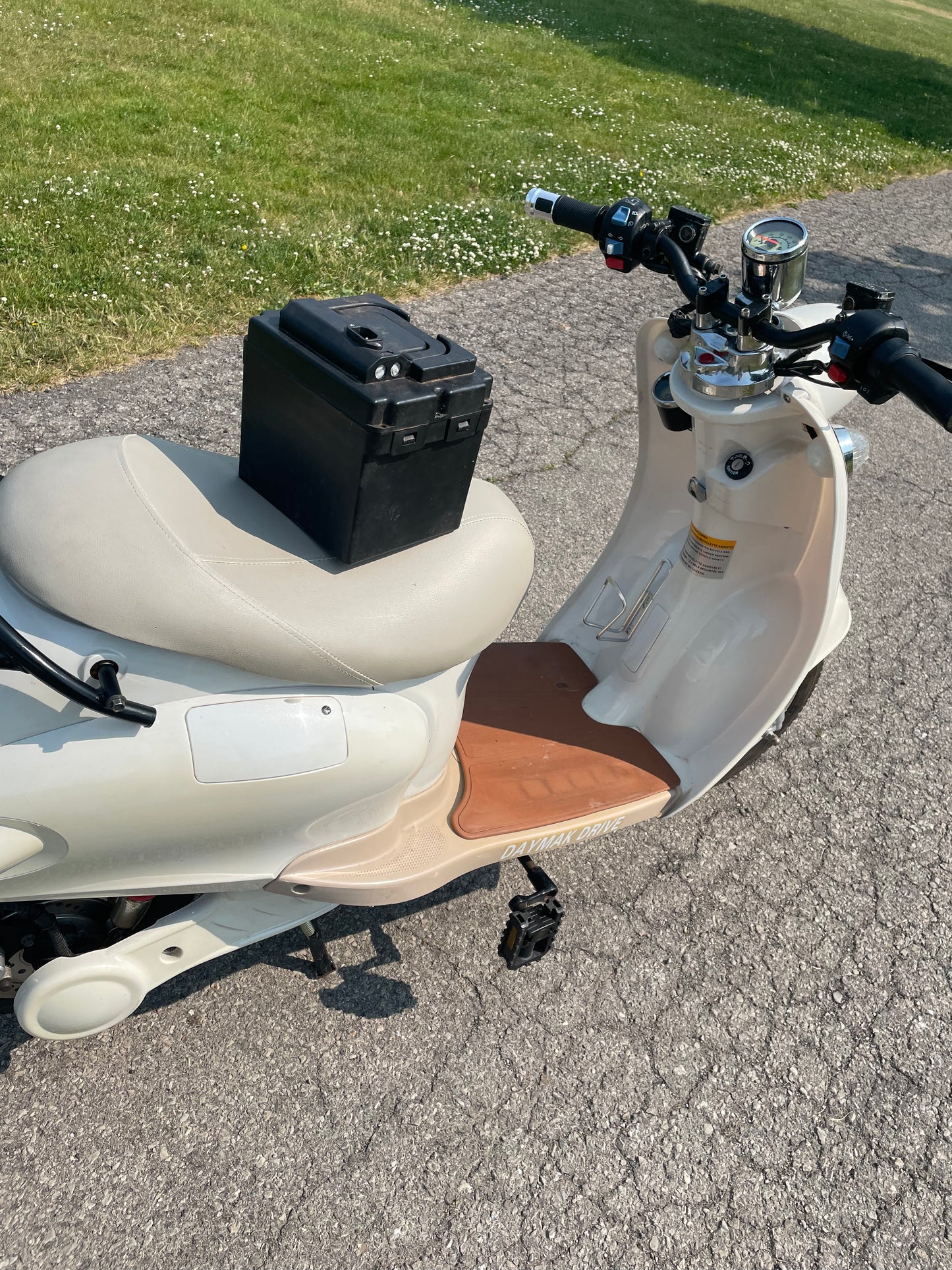 Daymak Vespa Style Lithium E-bike - evcustom