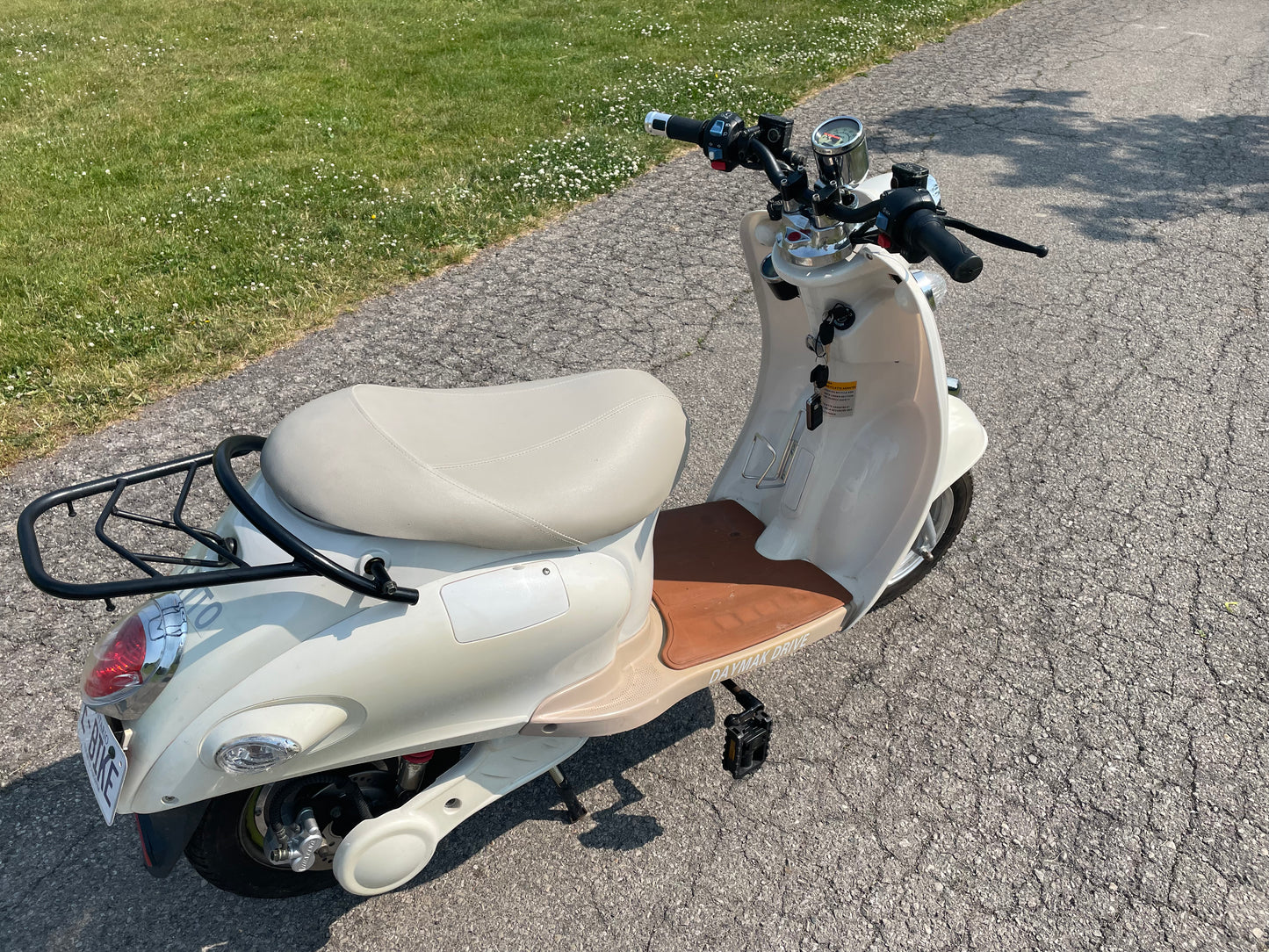 Daymak Vespa Style Lithium E-bike - evcustom