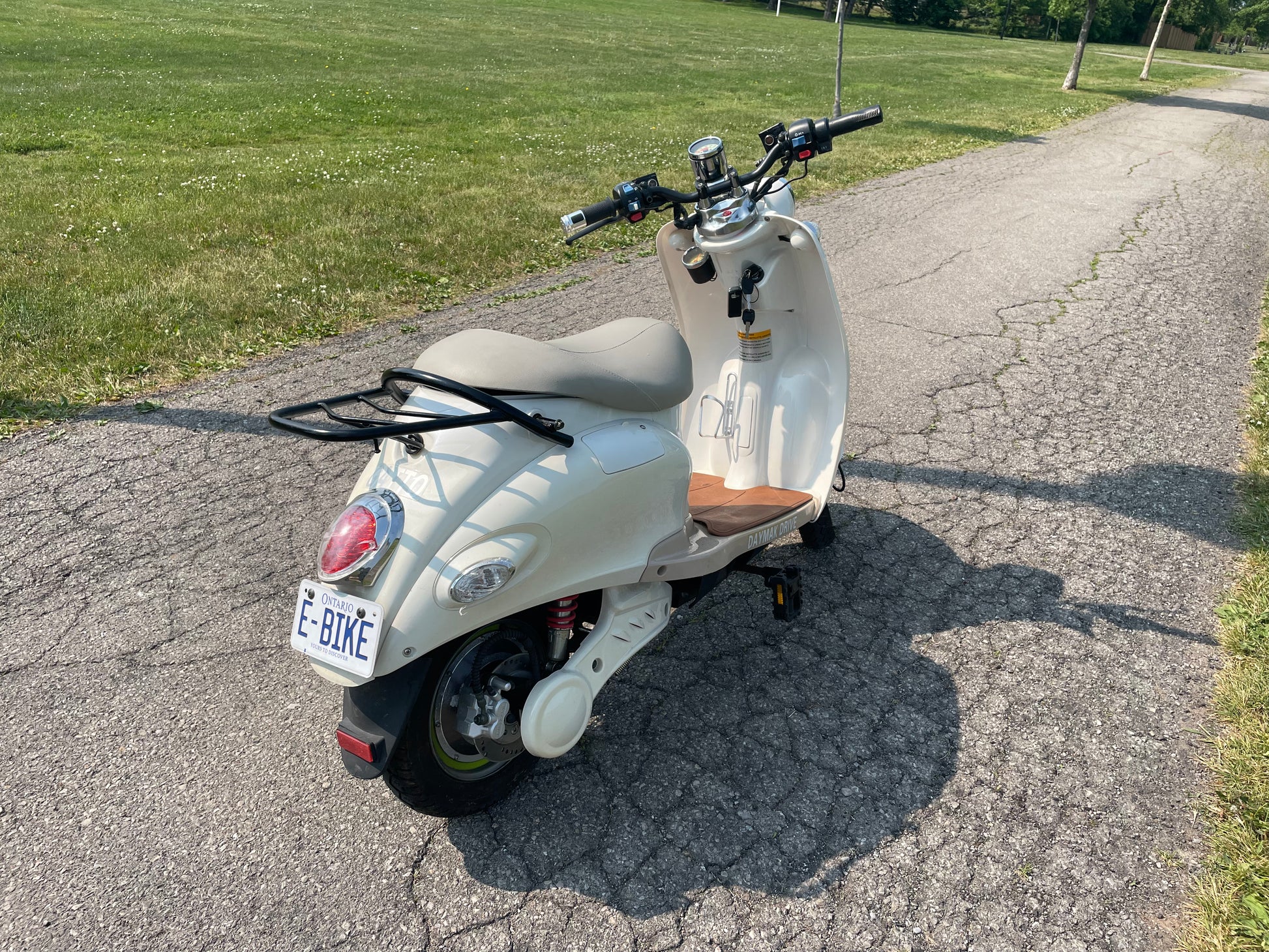 Daymak Vespa Style Lithium E-bike - evcustom